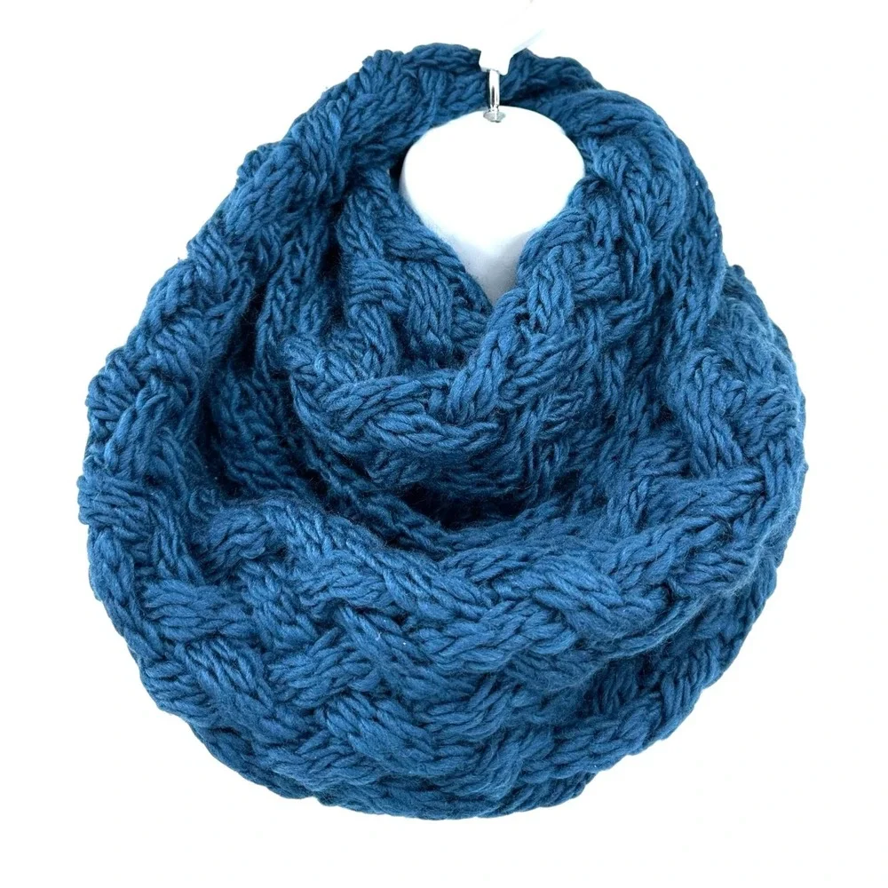 BASICO Infinity Scarf Simple Wear Chunky Knit Prussian Blue NWT Neck Warmer